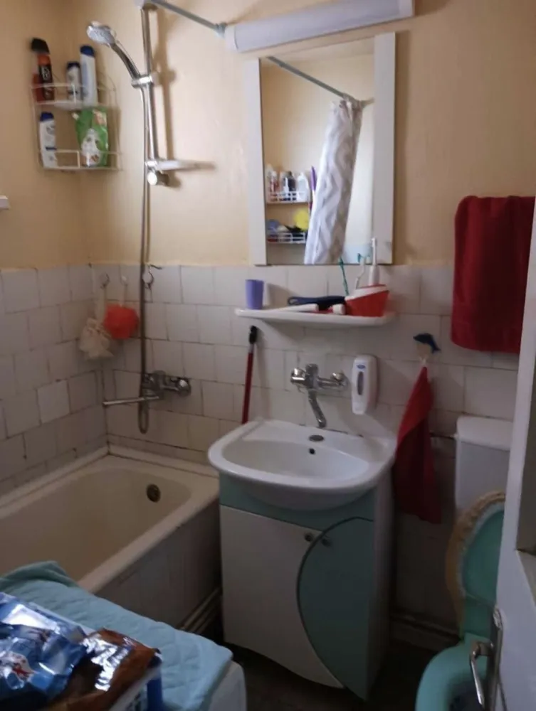 BRASADAS vinde ap 2 cam etaj 4/4 in Micro 14 - Agenția imobiliara BRASADAS vinde apartament din cărămidă cu doua camere situat la etajul 4/4 in Micro 14 cu suprafața utila de 47 mp. 
Are balcon, centrala proprie, aer conditionat.
Se vinde mobilat sau nemobilat.
Parcare platita.
Www.brasadas.com.