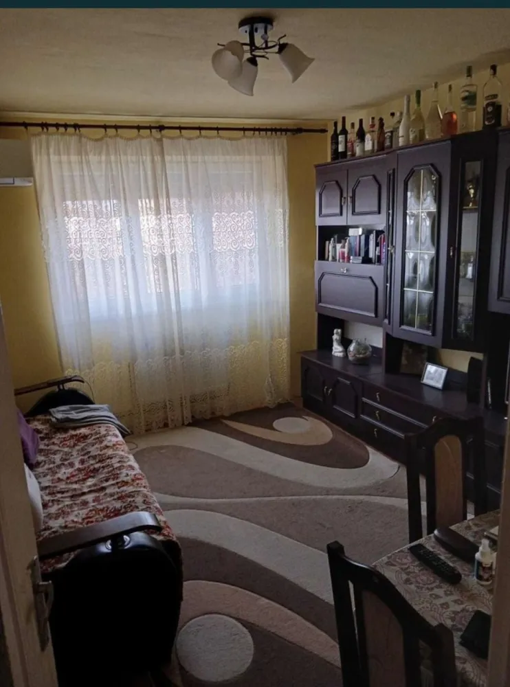 BRASADAS vinde ap 2 cam etaj 4/4 in Micro 14 - Agenția imobiliara BRASADAS vinde apartament din cărămidă cu doua camere situat la etajul 4/4 in Micro 14 cu suprafața utila de 47 mp. 
Are balcon, centrala proprie, aer conditionat.
Se vinde mobilat sau nemobilat.
Parcare platita.
Www.brasadas.com.