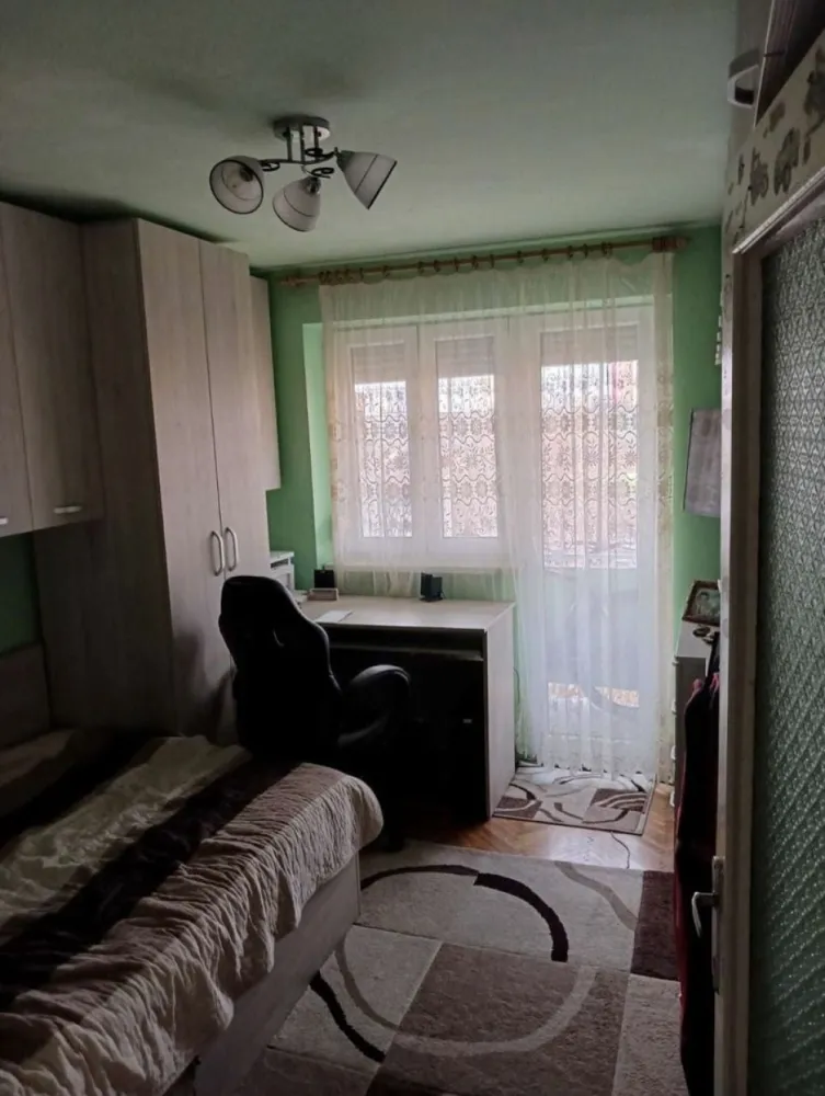 BRASADAS vinde ap 2 cam etaj 4/4 in Micro 14 - Agenția imobiliara BRASADAS vinde apartament din cărămidă cu doua camere situat la etajul 4/4 in Micro 14 cu suprafața utila de 47 mp. 
Are balcon, centrala proprie, aer conditionat.
Se vinde mobilat sau nemobilat.
Parcare platita.
Www.brasadas.com.