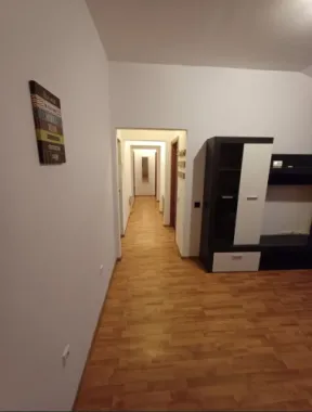 Vand apartament cu 3 camere in poarta 6 direct proprietar