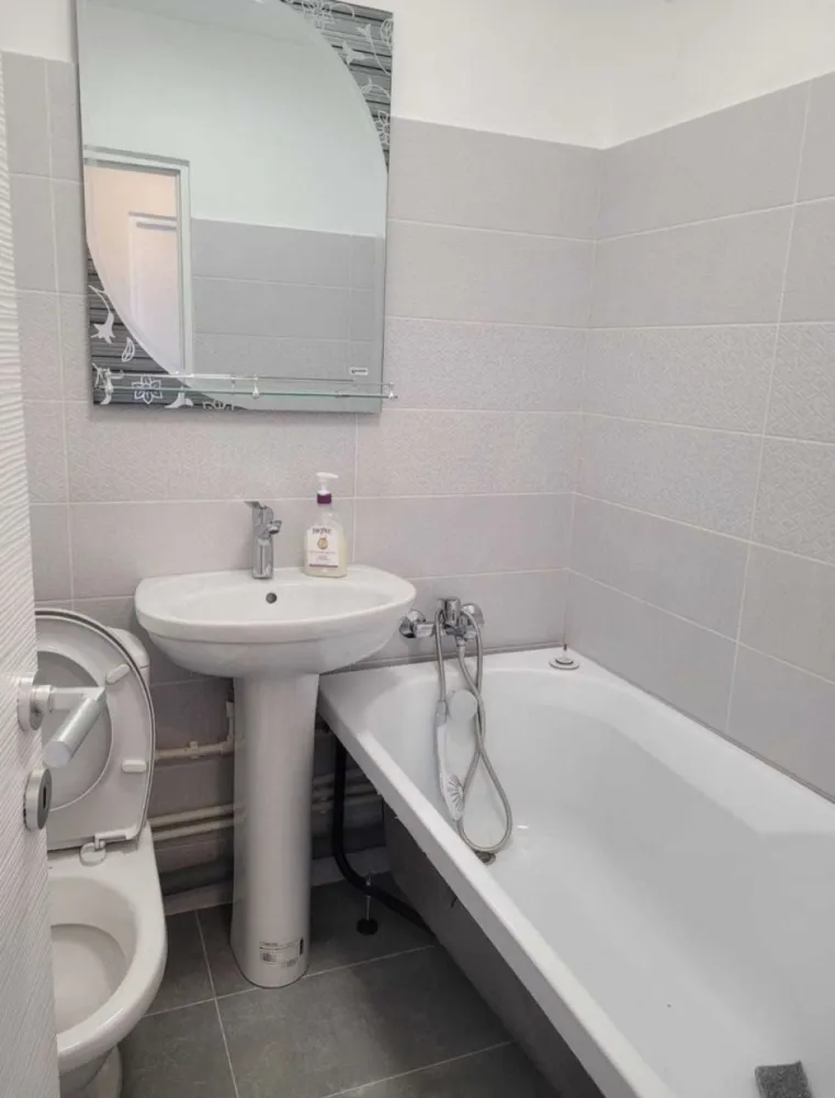 Apartament 2 camere Faleza Nord - Se vinde un aoartament cu 2 camere in Faleza Nord, complet renovat, centrala pe gaze, pozitie excelenta.