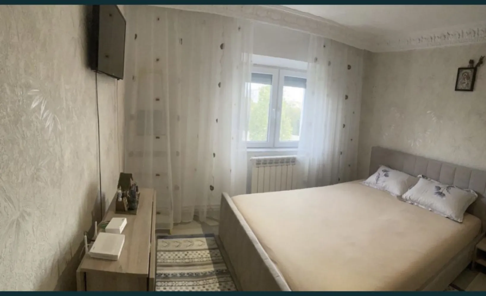 Vand apartament 2 camere zona Anda - Vand apartament 2 camere situat zona Anda , 52m , izolat recent + acoperisul facut cu carton, se vinde cu tot ce este in el inafara de Electrocasnice , pentru mai multe detalii suna ti , +40 (768) 373 644