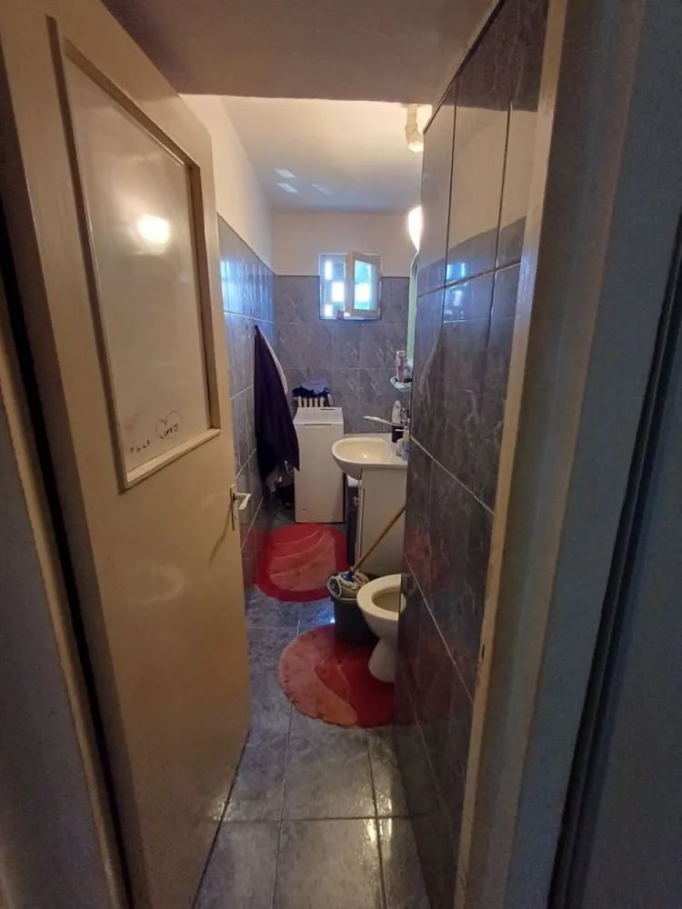 BRASADAS vinde ap 3 cam etaj 3/4 14 Mai. - Apartament cu 3 camere, semidecomandat, etajul 3 din 4 situat in 14 Mai.
Izolație exterioară, geamuri termopan, balcon închis cu termopan, centrala termica, usa intrare metalică. Apartamentul este momentan locuit de chiriași. In funcție de standarde poate necesita renovări.
Www.brasadas.com.