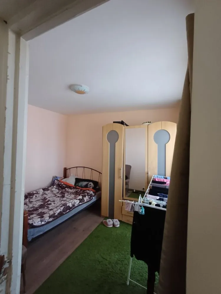 BRASADAS vinde ap 3 cam etaj 3/4 14 Mai. - Apartament cu 3 camere, semidecomandat, etajul 3 din 4 situat in 14 Mai.
Izolație exterioară, geamuri termopan, balcon închis cu termopan, centrala termica, usa intrare metalică. Apartamentul este momentan locuit de chiriași. In funcție de standarde poate necesita renovări.
Www.brasadas.com.