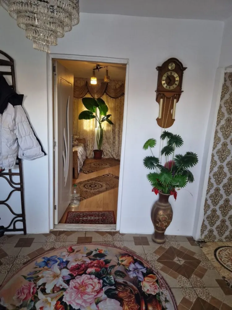 Vând casa Terebesti sau schimb - Vând casa Terebesti, pusa la punct ,214 metri pătrați si un total de 20 de arii s au schimb cu apartament ,et 2 maxim,exclus solidaritati