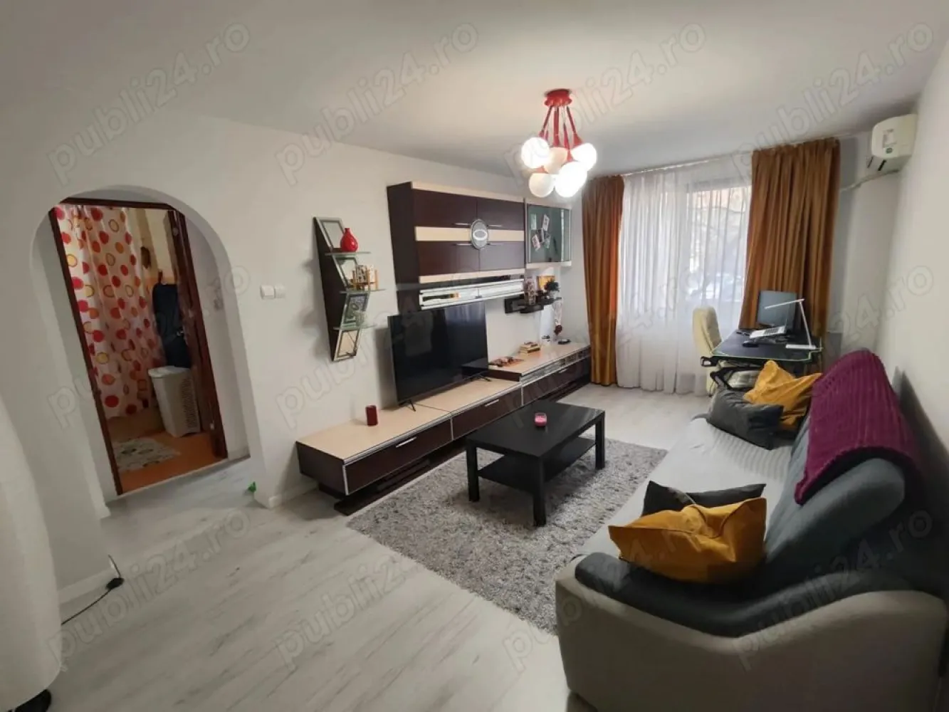 Direct proprietar, 2 camere, Dristor - 2 camere Dristor 3 minute de metrou și 0 minute până la confort!

Cauți un apartament care să nu te ruineze și nici să te scoată din minți? Gata, l-ai găsit!
La parter, în Dristor, într-un bloc solid din 82, la 3 minute de metrou, 2 minute de McDonald s, Kaufland și Lidl (practic, mâncarea vine la tine singură).

Apartamentul are 2 camere, e mobilat și utilat complet, cu aer condiționat Vortex 12.000 BTU ca să nu te topești vara și să nu tremuri iarna (magistralele de căldură au fost schimbate anul trecut ).

Vecinii sunt liniștiți, zona e sigură, și da nu plătești comision, pentru că vorbim direct cu proprietarul (adică eu).
Disponibil din 2 noiembrie perfect pentru un nou început de lună și de capitol.

* Sună sau scrie, și hai să-ți arăt locul unde o să spui: Da, aici e bine. 
acces rapid la mijloace de transport, magazine, restaurante și centre comerciale.
Ti-l pot arata in weekend sau in fiecare zi dupa ora 18,00,

* Detalii apartament:

Mobilat și utilat complet, gata de mutare;

Aer condiționat Vortex 12.000

Bloc curat, vecini liniștiți, zonă sigură.

* Colaborez cu agențiile imobiliare, însă nu ofer comision vă rog, nu insistați.

Contact direct proprietar.
