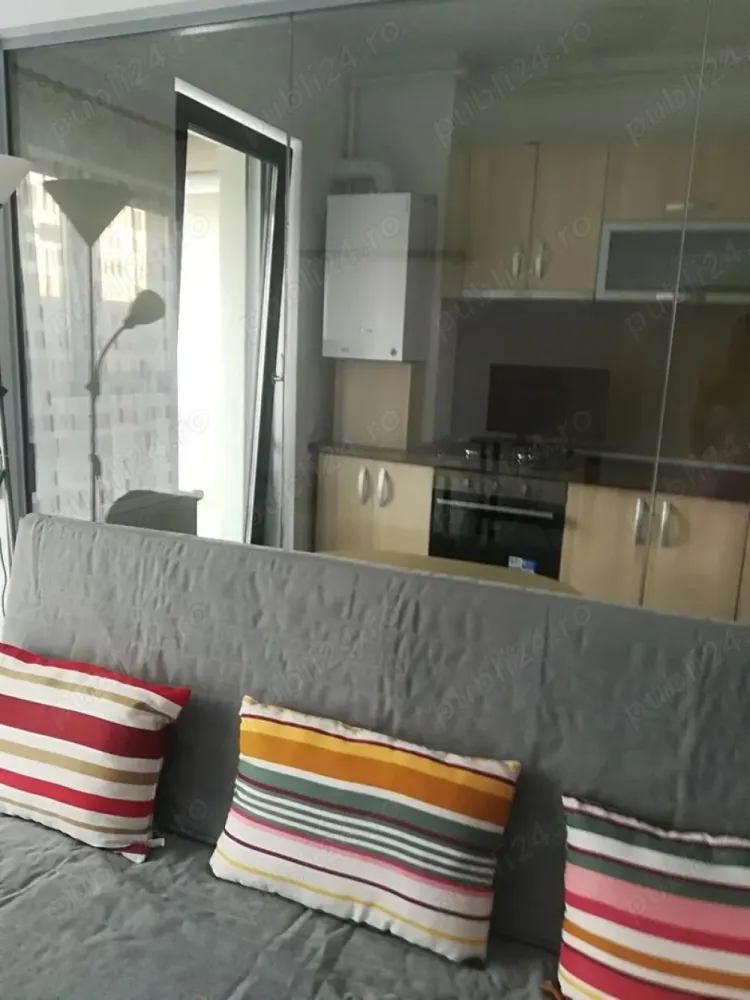 Garsonieră lux, bloc nou, Ansamblul 21 Politehnica Residence - Garsonieră lux, Ansamblul 21 Politehnica Residence

Proprietar, prima inchiriere, garsonieră nouă şi spaţioasă, cu finisaje superioare, modern mobilată și complet utilată, cu electrocasnice noi, de calitate superioară, cost întreținere minim, pază permanentă, aproape de metrou și mai multe mijloace de transport, acces imediat la centrul comercial Carrefour Lujerului Supernova, Mall Plaza şi AFI Cotroceni, în imediata vecinătate a mai multor instituţii de învăţământ, lângă Parcul Politehnica.
Exclus agenţii imobiliare.