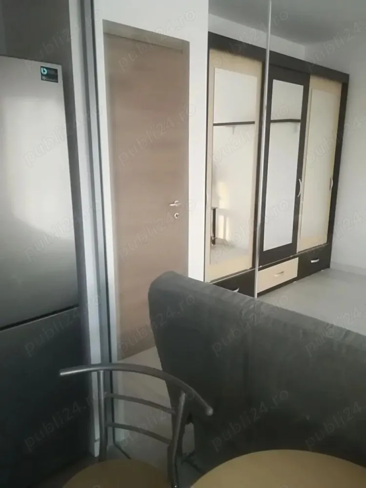 Garsonieră lux, bloc nou, Ansamblul 21 Politehnica Residence - Garsonieră lux, Ansamblul 21 Politehnica Residence

Proprietar, prima inchiriere, garsonieră nouă şi spaţioasă, cu finisaje superioare, modern mobilată și complet utilată, cu electrocasnice noi, de calitate superioară, cost întreținere minim, pază permanentă, aproape de metrou și mai multe mijloace de transport, acces imediat la centrul comercial Carrefour Lujerului Supernova, Mall Plaza şi AFI Cotroceni, în imediata vecinătate a mai multor instituţii de învăţământ, lângă Parcul Politehnica.
Exclus agenţii imobiliare.