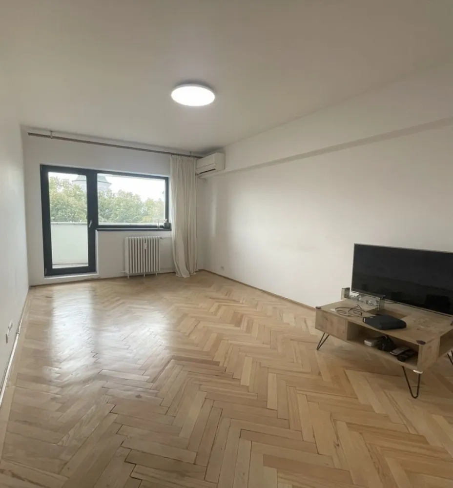 BRASADAS vinde ap 3 cam Unirii - Radu Voda - Agentia Imobiliara BRASADAS vinde apartament cu 3 camere renovat in 2020, utilat. 
Apartamentul se afla intr-o zona linistita, pe strada Radu Voda.
- 2 bai
- 2 balcoane deschise
- 2 spatii depozitare, debara + camara.
www.brasadas.com.