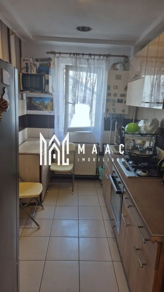 Apartament 3 camere | 61MPU | Pivnita | Zona Lazaret - MAAC Imobiliare vă prezintă un apartament cu 3 camere situat la mansardă, perfect pentru cei care caută confort, liniște și acces rapid către toate punctele de interes din Sibiu.

 Caracteristici principale:

 Suprafață utilă: 61 mp.
 3 camere (2 dormitoare).
 Bucătărie separată.
 Baie + baie de serviciu.
 Etaj: 5 (mansardă).
 Se vinde complet mobilat.
 Imobil construit în 2010.
 Include pivniță.

 Dotări și facilități:

Centrală proprie și calorifere.
Uși și ferestre termopan.
Acces rapid la mijloace de transport și străzi asfaltate.

Pentru mai multe detalii specificatii telefonic ca ati vazut anuntul cu ID: CP2590886