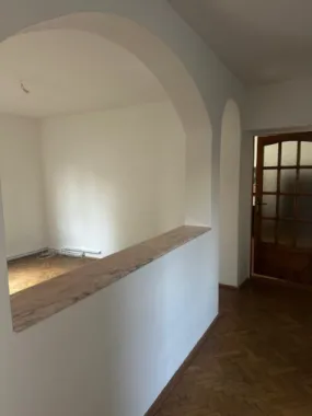 BRASADAS vinde ap 3 cam la PARTER.