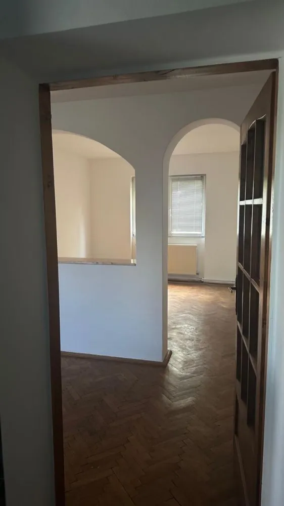 BRASADAS vinde ap 3 cam la PARTER. - Agenția imobiliara BRASADAS vinde apartament cu 3 camere situat la parter, decomandat.

Beneficiază de beci generos pentru depozitare, parcare proprie. Ideal pentru familie sau pentru cei care caută acces facil și spații bine organizate.

www.brasadas.com.