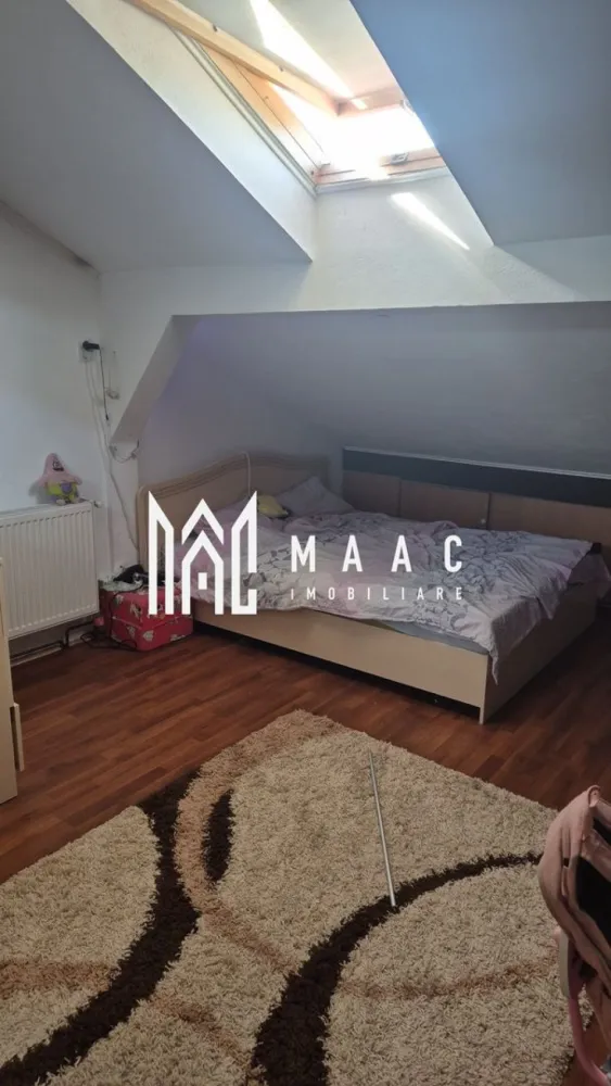 Apartament 3 camere | 61MPU | Pivnita | Zona Lazaret - MAAC Imobiliare vă prezintă un apartament cu 3 camere situat la mansardă, perfect pentru cei care caută confort, liniște și acces rapid către toate punctele de interes din Sibiu.

 Caracteristici principale:

 Suprafață utilă: 61 mp.
 3 camere (2 dormitoare).
 Bucătărie separată.
 Baie + baie de serviciu.
 Etaj: 5 (mansardă).
 Se vinde complet mobilat.
 Imobil construit în 2010.
 Include pivniță.

 Dotări și facilități:

Centrală proprie și calorifere.
Uși și ferestre termopan.
Acces rapid la mijloace de transport și străzi asfaltate.

Pentru mai multe detalii specificatii telefonic ca ati vazut anuntul cu ID: CP2590886