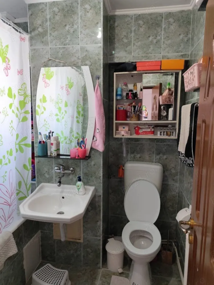 Ag BRASADAS vinde apt 3 cam etaj 4/4 Micro 16. - Agenția BRASADAS vinde apartament cu 3 camere, 2 holuri, 2 bai, bucătărie și debara în Micro16 etaj 4/4. 
Zonă foarte liniștită, vecini prietenoși, stație de autobuz în fața blocului și numeroase magazine. Profi,Unicarm,CBA etc) parc de joacă pentru copii, școli, grădinițe în apropiere
- încălzire cu centrala prin condensare noua
- aer condiționat nou
www.brasadas.com.