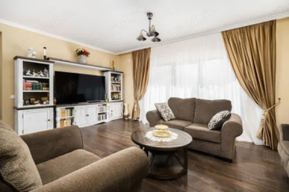 Vand apartament 5 camere ,200mp ,parter + curte proprie 150 mp