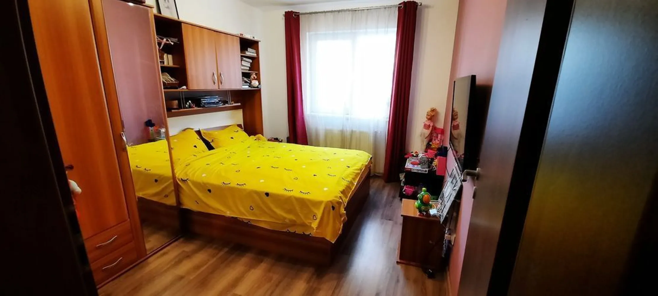 Vand apartament cu 2 camere NU GARSONIERA dubla si loc de parcare - Vând apartament cu 2 camere , bucătărie separată 
(NU confundați cu proprietarii de garsonieră dublă și folosesc titulatura de apartament cu 2 camere - gen open space )
la parter din 5 etaje (pretabil spațiu comercial) Bld. Metalurgiei / Drumul Binelui 
Foarte bine compartimentat și poziționat, la 1 minute de mers pe jos făță de statia STB și hipermarket plus alte magazine de cartier !
La 10 minute de mers pe jos făță de stație de metrou apărătorii patriei !
Loc de parcare 5500 E negociabil!
Imobil achiziționat direct de la dezvoltator 
Apartamentul se vinde mobilat si utilat complet !
Anul construcției 2019