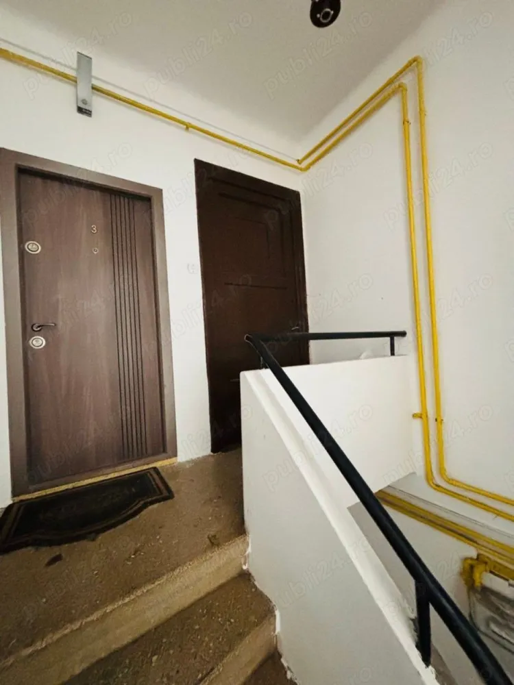 Vanzare apartament 3 camere - Apartament 3 camere in vila ( etaj 1), semidecomandat, 2 bai, 2 balcoane ( unul inchis si unul deschis) sala de fitness, curte, garaj si 1 loc de parcare separat ADP. 

Apartamentul se vinde complet mobilat ( 2 aere conditionate, masina de spalat, centrala proprie)