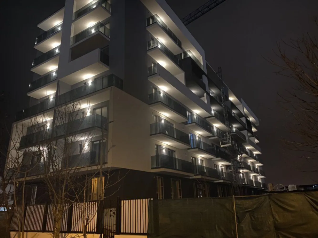 Ag BRASADAS vinde Ap. 2 cam 2025 Et. 1 Straulesti Sect 1. - Agenția BRASADAS vinde apartament 2 camere in imobil NOU cu Bucatarie Inchisa situat in complexul rezidential MAGNOLIA URBAN RESIDENCE.

Pretul indicat este pentru apartament nemobilat - etaj 1.
Termen predare: ianuarie 2025
Ansamblu rezidential situat in oras, zona urbana definita istoric, strazi asfaltate cu tesatura urbana, trotuare, arbori .
La 200 m se afla supermarket Lidl, Kaufland, piata Galeria Straulesti.
Statie de autobus la intrerea in complex.
Statie de metrou la 15 minute de mers pe jos.
Aflat intr-o zona aerisita, cu spatii verzi si ferit de aglomeratia citadina zilnica, datorita infrastructurii transportului urban, ansamblul Magnolia Urban Residence iti ofera acces rapid catre orice zona, fie ca este vorba de centrul orasului sau de cele 2 aeroporturi.
www.brasadas.com.