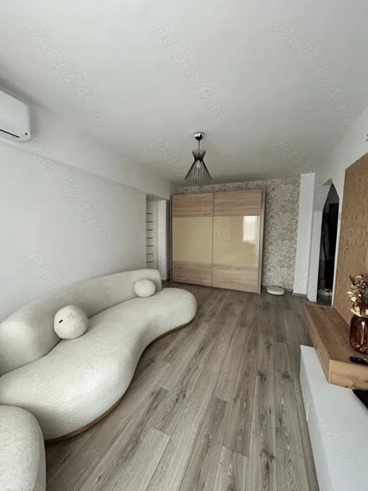 Apartament de vanzare Calea Plevnei - De vanzare apartament de 3 camere in zona Calea Plevnei 44, in apropierea statiilor de metrou Eroilor si Izvor, parcul Cismigiu si Facultatea de Drept.
Apartamentul se vinde mobilat si utilat complet, dotat cu aer conditionat, masina de spalat cu uscator, televizoare si alte electrocasnice.
Incalizrea se realizeaza prin centrala proprie a blocului.

Pentru mai multe detalii nu ezitati sa ne contactati!