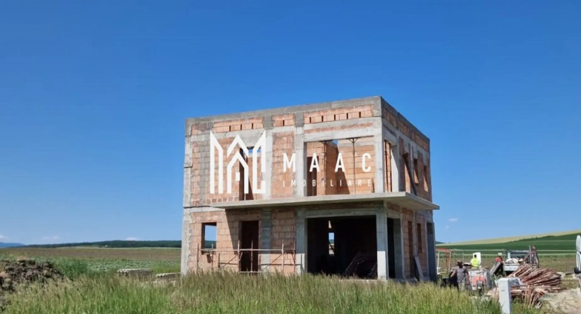 Casa individuala | Teren 450 mp | Sura Mica - MAAC Imobiliare vă propune spre vânzare o casă individuală situată în comuna Șura Mică, cu un teren generos de 450 mp.

 Caracteristici ale proprietății:

Suprafață utilă: 120 mp

Compartimentare:

Parter: living open-space cu bucătărie, baie, hol și o terasă spațioasă de 26 mp

Etaj: 3 dormitoare, baie și hol

 Locație:

Situată în intravilanul comunei Șura Mică, într-o zonă liniștită și bine conectată

La distanță mică de stațiunea balneară Ocna Sibiului

Această proprietate este ideală pentru o familie care își dorește liniște, spațiu și acces rapid către orașul Sibiu și zonele de agrement din apropiere.

Pentru mai multe informatii specificati ca ati vazut anuntul cu ID: CP2588921