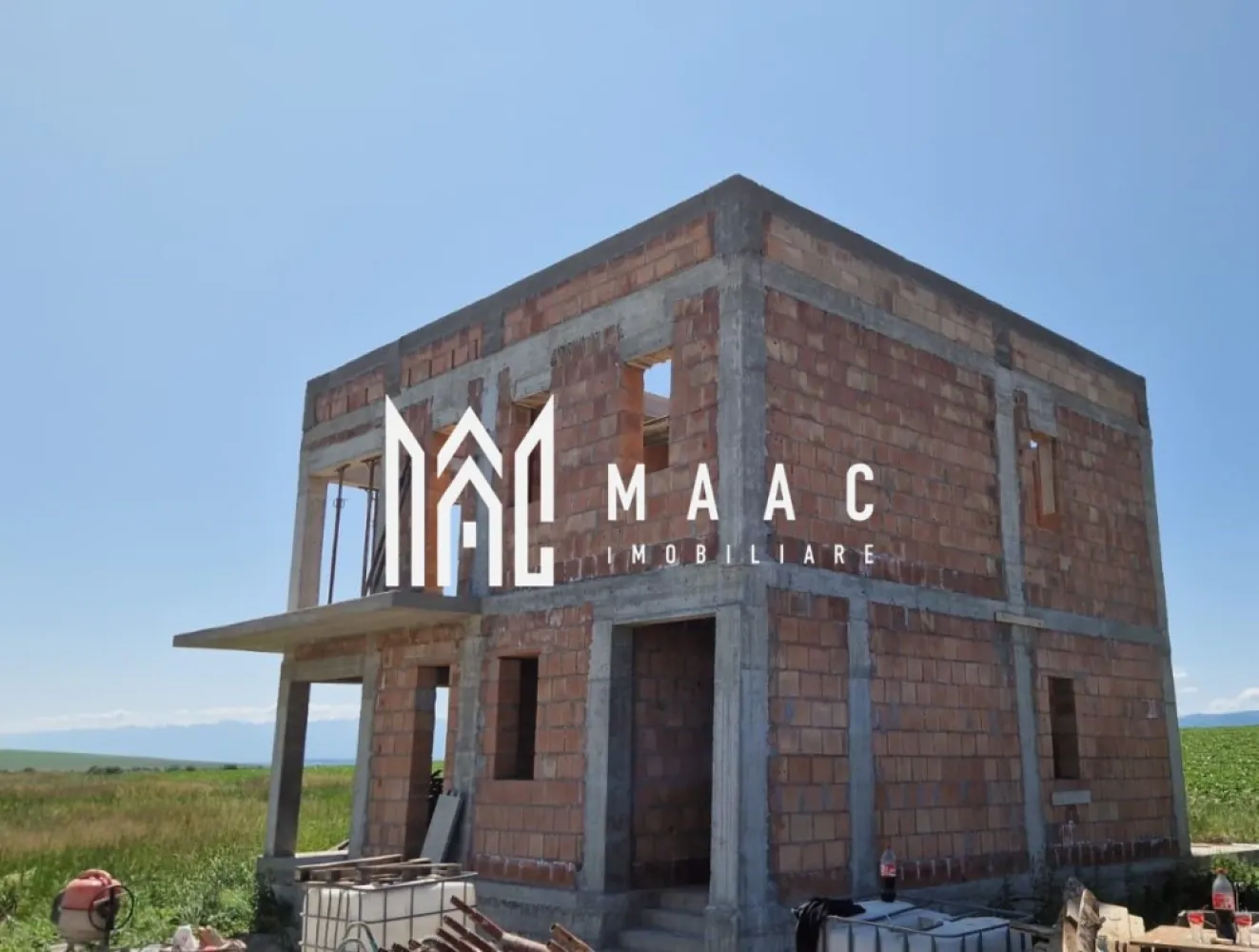 Casa individuala | Teren 450 mp | Sura Mica - MAAC Imobiliare vă propune spre vânzare o casă individuală situată în comuna Șura Mică, cu un teren generos de 450 mp.

 Caracteristici ale proprietății:

Suprafață utilă: 120 mp

Compartimentare:

Parter: living open-space cu bucătărie, baie, hol și o terasă spațioasă de 26 mp

Etaj: 3 dormitoare, baie și hol

 Locație:

Situată în intravilanul comunei Șura Mică, într-o zonă liniștită și bine conectată

La distanță mică de stațiunea balneară Ocna Sibiului

Această proprietate este ideală pentru o familie care își dorește liniște, spațiu și acces rapid către orașul Sibiu și zonele de agrement din apropiere.

Pentru mai multe informatii specificati ca ati vazut anuntul cu ID: CP2588921