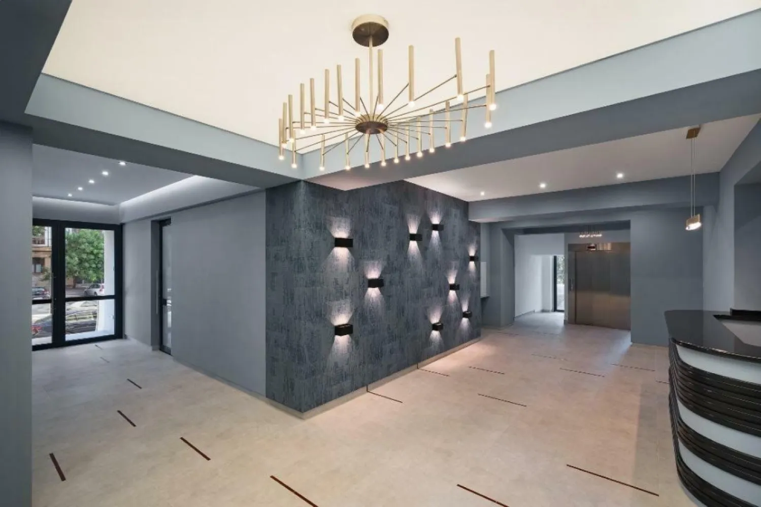 Apartament de lux 300 mp zona Opera RomânÄ/Cotroceni - Verdi Residence - Reşedinţa Verdi, amplasată la etajul 6 şi beneficiind de privelişti panoramice asupra Bucureştiului, îmbină armonios eleganţa contemporană cu confortul exclusivist. Acest apartament luxos, situat pe un întreg etaj, reprezintă alegerea perfectă pentru cei care îşi doresc un stil de viaţă modern şi sofisticat, având acces rapid la toate facilităţile pe care le oferă oraşul.
 Imobilul este situat pe Calea Plevnei numărul 53 in sectorul 1 la 1.5 kilometri de Piaţa Universităţii, in apropierea Operei Naţionale Române si cu acces direct in parcul Facultăţii de Drept. Imobilul a fost construit in 1994 şi refăcut complet in 2024 inclusiv exteriorul, parcarea, şi toate instalaţiile.
 Verdi Residence are vederi panoramice unice ale Bucureştiului către Facultatea de Drept, Opera Naţională, Palatul Parlamentului, Catedrala Mântuirii Neamului, Palatul CEC, şi Grand Hotel Bucureşti (fostul Intercontinental).
 Apartamentul are o suprafaţa utilă de 280 mp cu o suprafaţa construita de 365 mp pe etaj cu patru dormitoare, living, două walk-in dressing, trei băi, baie de serviciu, spălătorie, bucătărie, hol de intrare, şi trei balcoane.
 Accesul în clădire se face prin holul de 120 mp cu recepţie şi acces controlat prin videointerfon şi cod numeric. Uşa de intrare in apartament este de stejar cu încuietori cu puncte multiple de securitate. Holul de intrare in apartament are mobilier personalizat OVO Design şi placaje de ceramică Italia de mari dimensiuni.
Tâmplărie exterioara nouă SchĂźco cu panouri triple de sticla şi gaz argon, şi pervaze exterioare de piatra Vratza. Încălzire cu apa caldă din centrala cu gas a clădirii şi două cazane redundante. Radiatoarele de fonta au termostat individual cu afişaj digital de temperatură. Răcire cu aer condiţionat central Samsung WindFree cu unităţi încastrate în tavane, control Wi-Fi şi unitate centrală situată pe acoperişul imobilului.
 Toate camerele au parchet de stejar triplu stratificat. Placaje de ceramică Italia de mari dimensiuni şi Bisazza in băi şi bucătărie. Uşi interioare Filomuro cu feronerie italiană. Vopsea multi-strat Benjamin Moore şi Caparol in toate încăperile. Cablaj pentru televiziune şi Internet CAT5. Prize şi întrerupătoare Gewiss Chorus One.
Bucătărie are 30 mp cu un perete de sticla cu vedere panoramică, şi complet mobilată şi echipată. Mobilier personalizat OVO Design, insulă şi blaturi Staron, echipamente de bucătărie semi-profesionale Franke, frigider Samsung (650l), şi frigider de vinuri incorporat.
 Băi cu geamuri exterioare, inclusiv cu vedere panoramică şi încălzire în pardoseala cu termostat individual. Placaje de ceramică Italia de mari dimensiuni cu plăci de 120 x 240 cm. Chiuvete Vileroy & Boch, Flaminia şi robineţi Hansgrohe, Grohe şi Blaufoss. Iluminare tavane Barisol cu oglinzi si aplice de perete instalate. Mobilier personalizat OVO Design, cabine de duş cu pereţi de sticlă securizată, anti-strop şi echipate complet, cadă de baie, vase de WC cu spălare Ineo sau clasice Vileroy & Boch. 
 Walk-in dressing cu mobilier personalizat şi corpuri de iluminat. Cameră de spălătorie cu conexiuni pentru maşina de spălat şi uscător cu instalare suprapusă. Terasa livingul este închisă cu foi de sticlă mobile pentru a fi utilizată tot anul.
 Randările sunt realizate in scop de ilustrare cu mobilier care poate fi furnizat la cerere contra cost. 
 Vizitati operparkresidences.ro pentru un tur virtual şi detalii suplimentare.