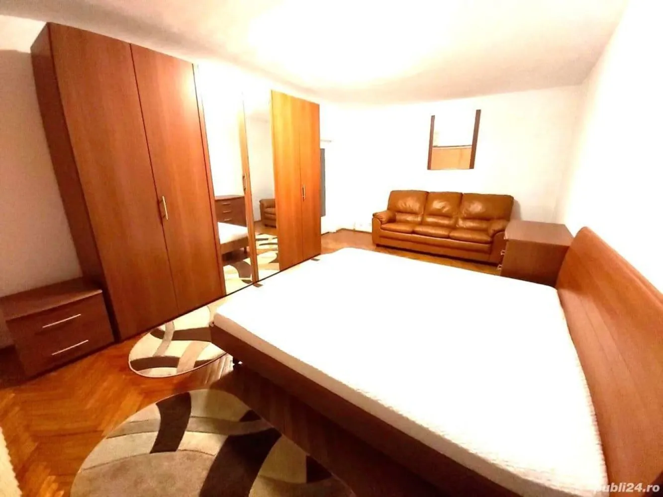 UNIRII CENTRAL- Apartament 4 camere - decomandat- bloc MONOLIT - direct de la PROPRIETAR - PROPRIETAR, vind apartament, 4 camere , decomandat, in ZONA UNIRII CENTRAL, exact la intersectia Sfanta Vineri cu Coposu, in fata noului MOLL Sfanta Vineri. Apartamentul este situat stradal intr-un bloc MONOLIT (cel mai rezistent tip de constructie).
 Apartament de 4 camere, decomandat, confort 1 sporit, situat la etajul 1 din 8, in suprafata construita de 132m.p.aproximativ 110m.p. suprafata utila, proaspat renovat (complet mobilat si utilat) , compus din- intrare pe dreapta in hol lung si spatios, bucatarie deschisa, spatioasa si luminoasa, living deschis, generos si luminos, 3 dormitoare mari si luminoase, 2 bai mari, debara, 2 balcoane inchise cu termopan ca si toate ferestrele, parchet, gresie, aer conditionat, usa metalica blindata,internet fibra optica , cablu TV., loc de parcare in fata si in spate.
 Apartamentul este situat in zona centrala strategica privilegiata, imediat avem TOATE mijloacele de transport in comun: - la 1 minut distanta avem METROUL UNIRII 2 si 1 ; Avem autobuze, troleibuze, tram, taxi in fata scarii blocului ; avem la parter supermarket Mega Image si CEC BANK si Zoomserie ; Vis-a-vis avem supermarket Carrefour; scoli; avem Casa Poporului - fantani- parc, Centrul Istoric, la 5 minute de mers pe jos.
 Apartamentul dispune de vedere stradala MIxta, in fata avem noul MOLL SFINTA VINERI si lipit de el avem Unirea Shopping Center, an spate avem o parcare mare si libera si o biserica. Apartamentul este situat la etajul 1 chiar desupra la CEC BANK, linga Zoomserie, ideal pentru locuinta, birouri sau ca investitie (chiria in zona este foarte mare, lunar sau in regim hotelier). Va astept la vizionare ! Pret - 339 000euro. 
 TELEFON: