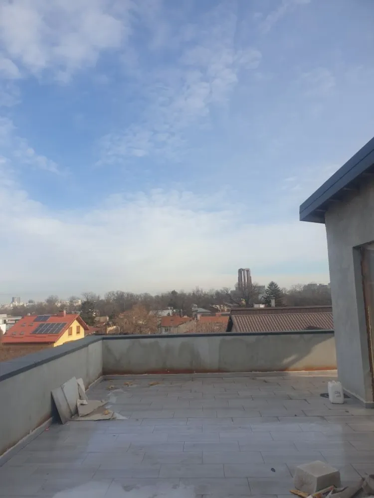 Ag BRASADAS vinde apt 3 cam etaj 4 lux Parcul Carol. - Agenția BRASADAS vinde apartament cu 3 camere, decomandat, 2 bai, spatiu tehnic( loc pentru mașina de spălat, uscător, masa calcat, ect.).
Apartamentul este situat într-un bol cu numai 9 apartamente , este situat la etajul 4, cu o terasa superbă cu vedere către parcul Carol,
Apartamentul dispune și de 1 loc de parcare inclus în pret.
Pentru mai multe oferte accesați www.brasadas.com.