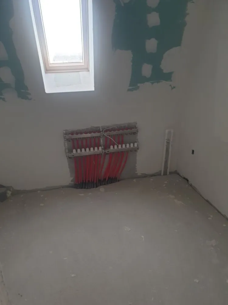 Ag BRASADAS vinde apt 3 cam etaj 4 lux Parcul Carol. - Agenția BRASADAS vinde apartament cu 3 camere, decomandat, 2 bai, spatiu tehnic( loc pentru mașina de spălat, uscător, masa calcat, ect.).
Apartamentul este situat într-un bol cu numai 9 apartamente , este situat la etajul 4, cu o terasa superbă cu vedere către parcul Carol,
Apartamentul dispune și de 1 loc de parcare inclus în pret.
Pentru mai multe oferte accesați www.brasadas.com.