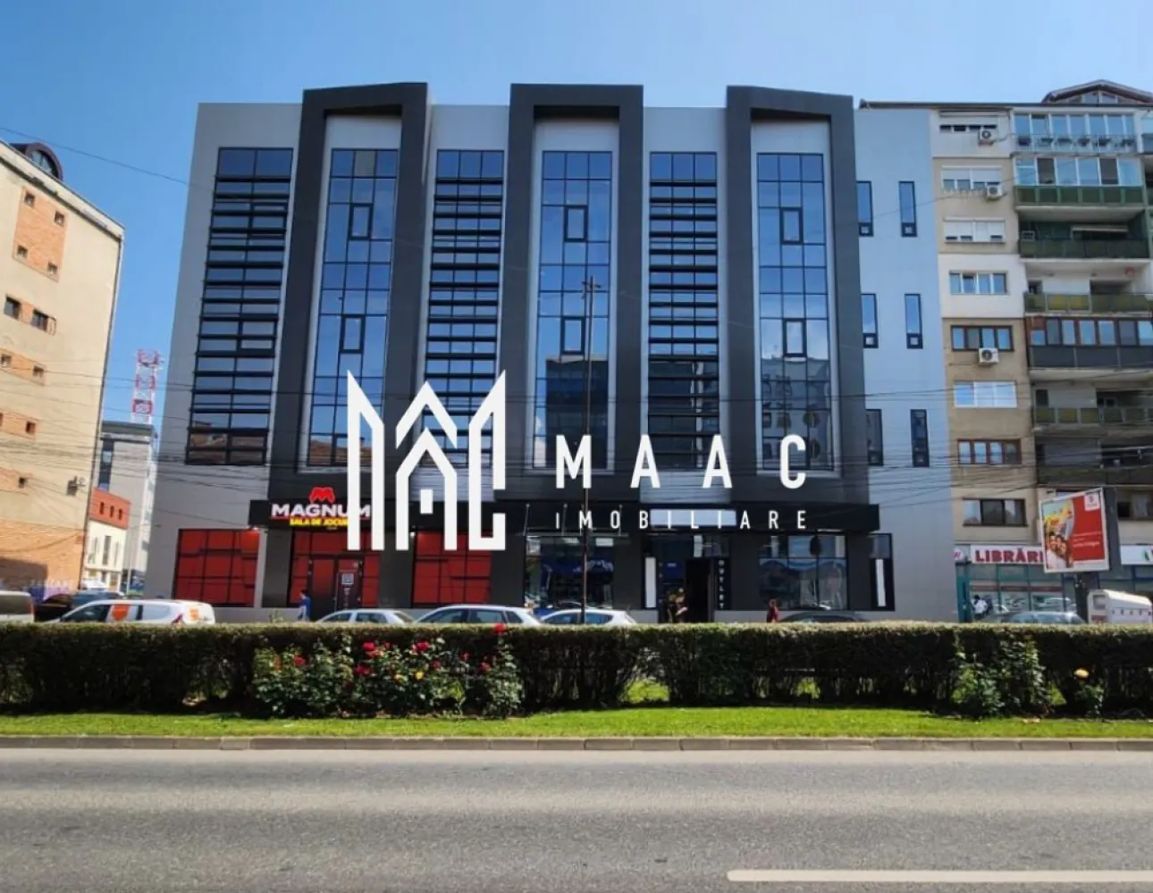 Cladire de birouri A+ | 900mp | Mihai Viteazu - Clădire întreagă de birouri clasa A+ disponibilă pentru închiriere – 900 mp utili, Bulevardul Mihai Viteazu

O oportunitate rară în Sibiu: întreaga clădire (3 etaje superioare, total ~900 mp utili) este disponibilă pentru închiriere, perfectă pentru companii medii sau mari care își doresc sediu dedicat, cu toate funcționalitățile integrate.

Suprafață totală: 900 mp, distribuiți pe 3 etaje – posibilitate de personalizare completă
Recepție dedicată, birouri, săli de ședință, spații tehnice, zone de relaxare – totul într-un singur loc
Locație centrală, zonă de business consacrată, în imediata vecinătate a Plaza 35 și MedLife
Ideal pentru centre IT, firme de consultanță, clinici private, coworking sau instituții educaționale

Un spațiu gândit pentru companii ambițioase care caută autonomie, imagine și eficiență.