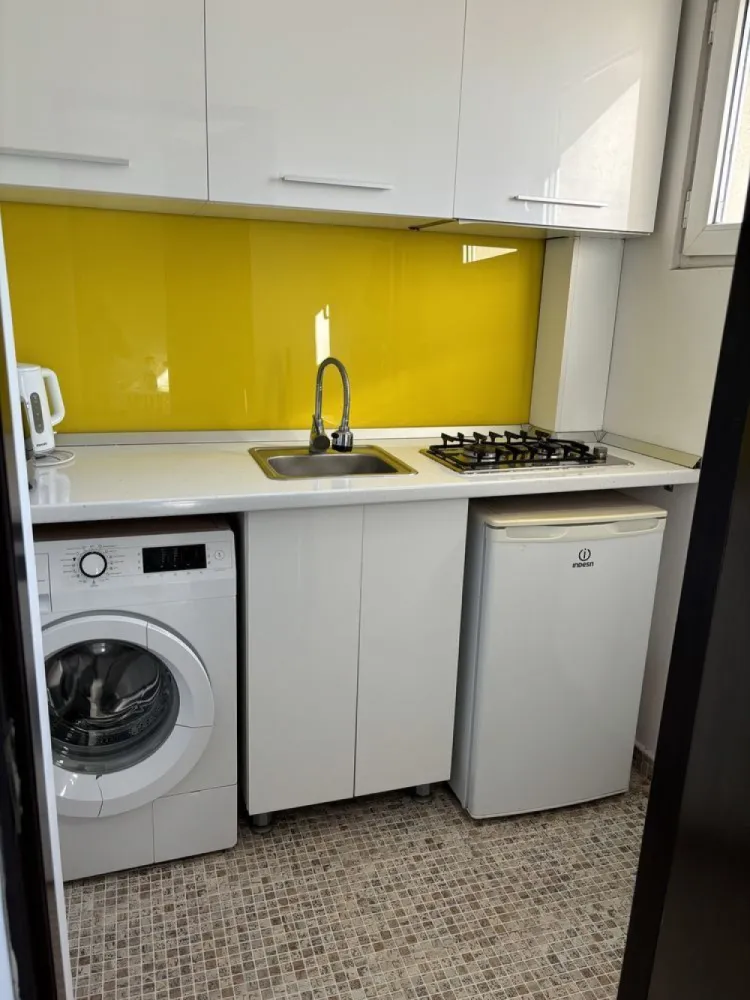 Garsoniera Alba Iulia - Vând garsoniera la Rond Alba Iulia,etajul 8 din 10,recent renovata,instalatii electrice si sanitare schimbate,utilata complet.
Toate actele la zi,ideal pentru închiriat ,regim hotelier.
Blocul este anvelopat,scara curata.
Exclus agentii.