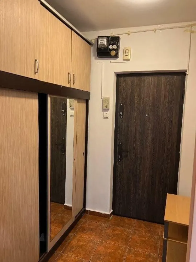 Garsonieră lângă parc - Garsonieră cf 1, 33 mp utili, decomandată, balcon închis termopan, mobilată, aer condiţionat, uşă metalică, etaj 2 , lângă parc şi metrou, bloc mixt apartamente.