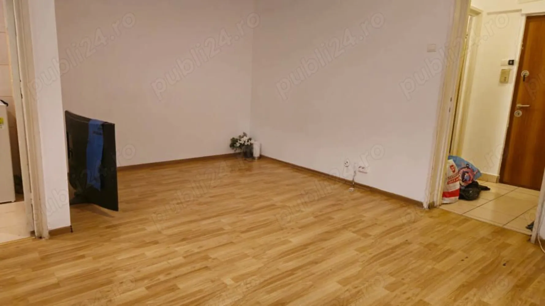 Garsoniera Dorobanti ASE strada Caragea Voda - Direct Proprietar - PROPRIETAR vand garsoniera libera, aflata intr un bloc cochet, solid, cu 3 apartamente pe etaj, anvelopat, cu curte interioara, strada Caragea Voda, la 200 metri de ASE, zona linistita si boema. Dispune de o boxa de 3,5 mp, bucatarie utilata, debara si balcon inchis.
Nu colaborez cu Agentii Imobiliare!!