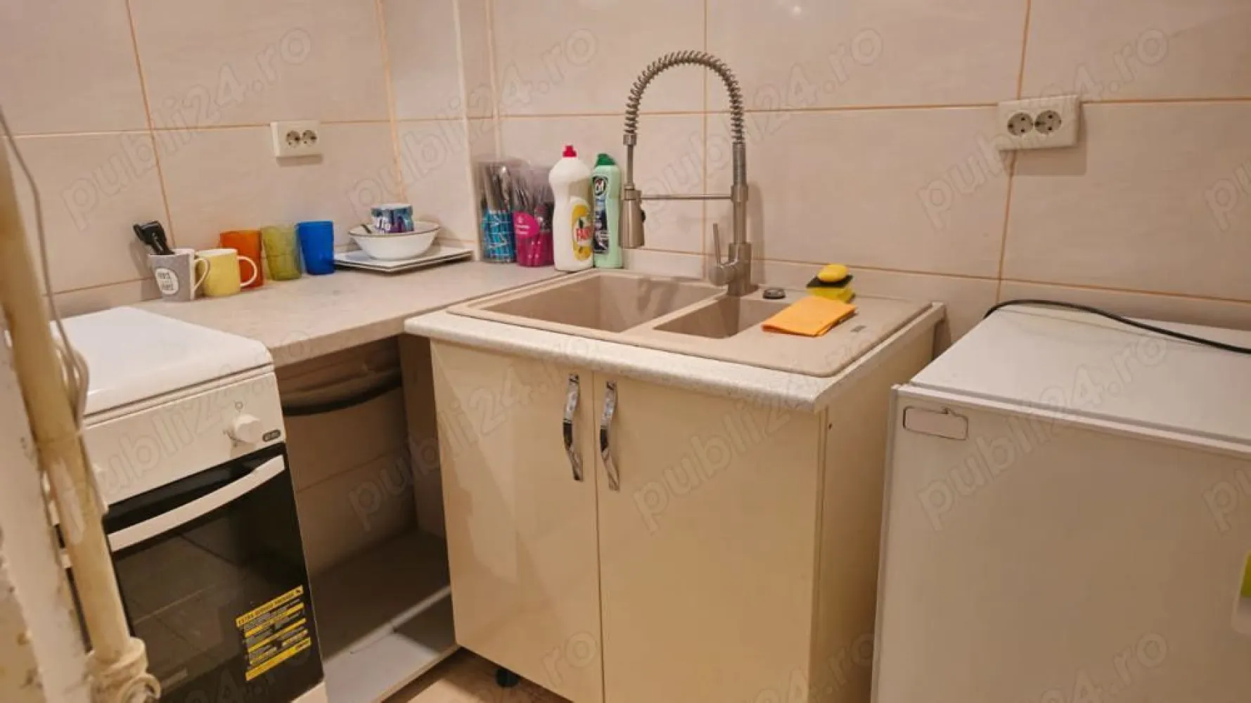 Garsoniera Dorobanti ASE strada Caragea Voda - Direct Proprietar - PROPRIETAR vand garsoniera libera, aflata intr un bloc cochet, solid, cu 3 apartamente pe etaj, anvelopat, cu curte interioara, strada Caragea Voda, la 200 metri de ASE, zona linistita si boema. Dispune de o boxa de 3,5 mp, bucatarie utilata, debara si balcon inchis.
Nu colaborez cu Agentii Imobiliare!!