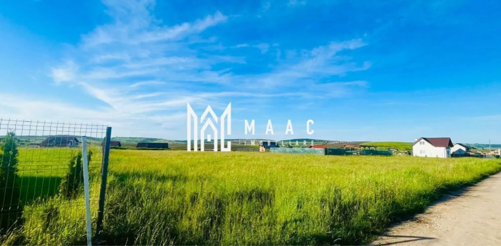 Teren 521MP | INTRAVILAN | Sibiu - MAAC Imobiliare vă propune spre vânzare un teren cu potențial rezidențial ridicat, situat în perimetrul recent urbanizat al municipiului Sibiu, ca urmare a extinderii intravilanului conform reglementărilor administrative din 2025. Proprietatea beneficiază de o localizare strategică, într-o zonă aflată în plină dezvoltare, cu perspectivă excelentă de creștere a valorii și acces facil către oraș.

Terenul este ideal pentru construcția unei locuințe individuale, fiind încadrat într-o zonă urbanistică stabilă, destinată dezvoltărilor rezidențiale de mică înălțime.

Suprafață și compunere:
-Teren principal: 521 mp, neîmprejmuit, introdus în intravilan
-Cota parte drum de acces: 1/4 din 260 mp (65 mp), inclus în intravilan
-Suprafață totală deținută: 586 mp

Situație juridică și urbanistică:
-Proprietate clară, fără litigii
-Zonă funcțională: L2 – destinată locuințelor individuale
-Subzonă: L2e – regim redus de înălțime (P, P+1, P+M)

Reglementări în curs de implementare:
-Plan de sistematizare stradală și amenajare drum de acces
-Proiectare și racordare la utilități publice:
-Apă potabilă
-Canalizare menajeră
-Rețea electrică
-Posibilitate de racordare la internet/fibră optică

Avantaje:
-Introducere recentă în intravilan, cu impact direct asupra valorii
-Teren plan, potrivit pentru construcție
-Cadru urbanistic reglementat pentru locuințe individuale
-Potențial ridicat de dezvoltare într-o zonă în expansiune
-Accesibilitate îmbunătățită prin viitoare infrastructură rutieră

Proprietatea este potrivită pentru dezvoltarea unei case de vacanță sau a unei locuințe permanente, într-un cadru urban în formare, cu multiple oportunități de investiție.

Pentru mai multe detalii și programarea unei vizionări la teren, precizați telefonic că ați văzut anunțul cu CP2586872