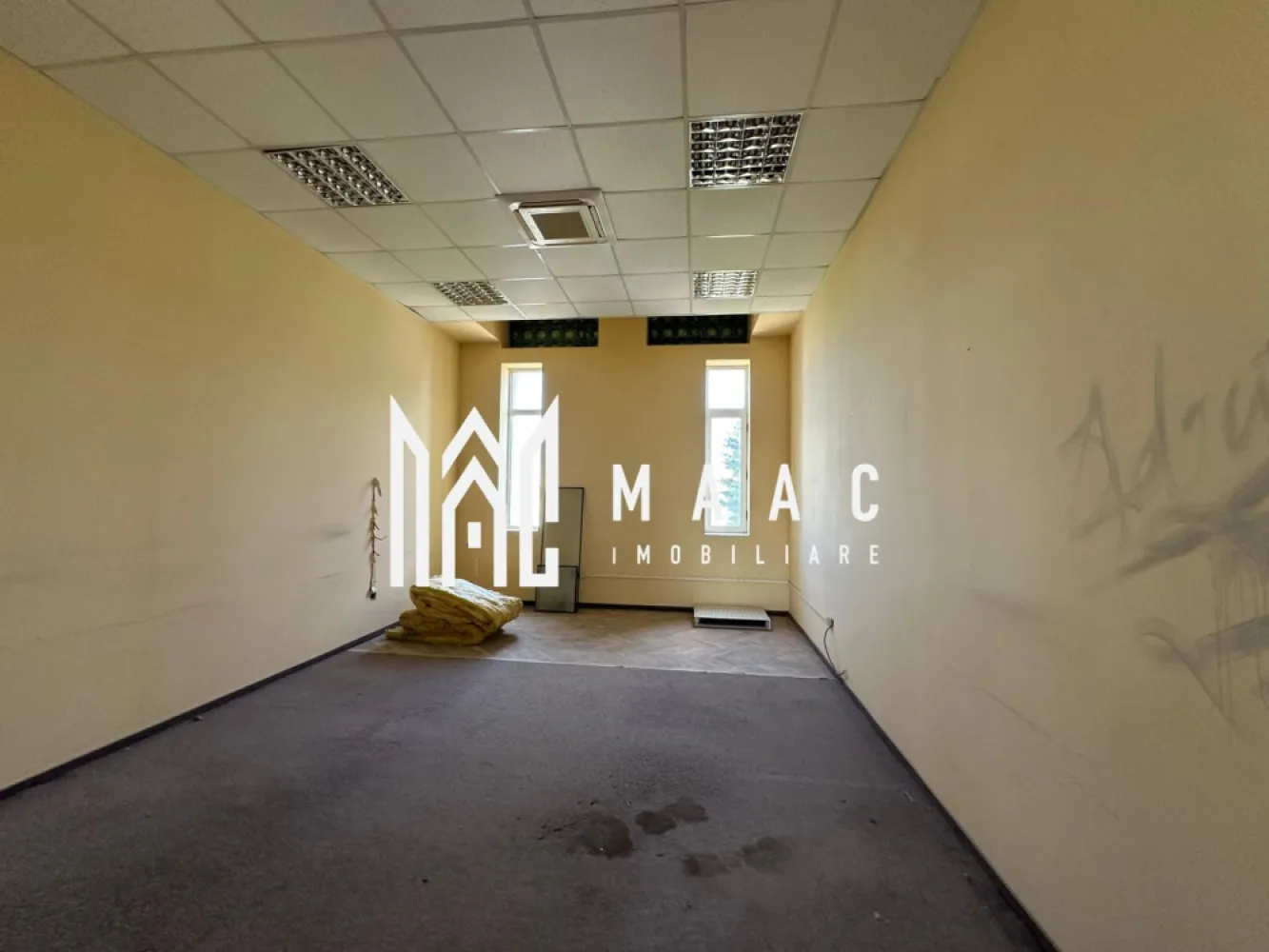 Spațiu de birouri | Etaj 2 | Vad & Trafic | Mihai Viteazu - Etajul 2 – birouri clasa A+ de închiriat, într-o clădire premium din centrul Sibiului

Dacă ești în căutarea unui spațiu de birouri rafinat, perfect pentru activitate concentrată, etajul 2 din clădirea situată pe Bulevardul Mihai Viteazu este alegerea ideală.

📐 Suprafață de aproximativ 300 mp utili
🧩 Spațiu versatil, potrivit pentru birouri executive, training, HR, departamente IT sau educație privată
🏢 Clădire cu chiriași de renume la parter și demisol
🔧 Se livrează finisat la standarde A+, cu posibilitatea personalizării layout-ului

Zona este recunoscută drept pol de business și oferă acces rapid la toate facilitățile urbane. O soluție eficientă pentru companii care doresc să combine prestigiul cu eficiența operațională.