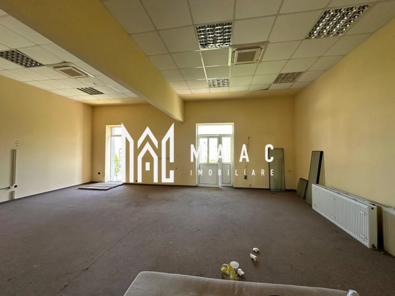 Spațiu de birouri | Etaj 2 | Vad & Trafic | Mihai Viteazu - Etajul 2 – birouri clasa A+ de închiriat, într-o clădire premium din centrul Sibiului

Dacă ești în căutarea unui spațiu de birouri rafinat, perfect pentru activitate concentrată, etajul 2 din clădirea situată pe Bulevardul Mihai Viteazu este alegerea ideală.

📐 Suprafață de aproximativ 300 mp utili
🧩 Spațiu versatil, potrivit pentru birouri executive, training, HR, departamente IT sau educație privată
🏢 Clădire cu chiriași de renume la parter și demisol
🔧 Se livrează finisat la standarde A+, cu posibilitatea personalizării layout-ului

Zona este recunoscută drept pol de business și oferă acces rapid la toate facilitățile urbane. O soluție eficientă pentru companii care doresc să combine prestigiul cu eficiența operațională.