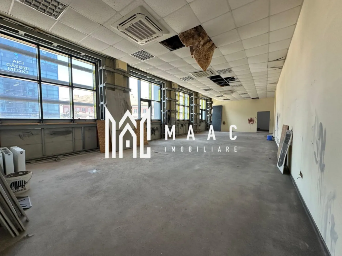 Spațiu de birouri | Etaj 1 | Vizibilitate | Mihai Viteazu - MAAC Imobiliare propune atentiei dumneavoastra spațiu de birouri clasa A+ disponibil spre închiriere – Etajul 1, Bulevardul Mihai Viteazu, Sibiu

Într-una dintre cele mai căutate locații din Sibiu – vis-a-vis de Hyperclinica MedLife, pe Bulevardul Mihai Viteazu – vă propunem spre închiriere etajul 1 al unei clădiri de birouri clasa A+, ideal pentru firme care își doresc vizibilitate maximă, acces facil și o imagine impecabilă.

Etajul 1 – aproximativ 300 mp utili, acces direct din zona de recepție
 deal pentru activități cu interacțiune frecventă cu clienții: recepție, front-office, consultanță, servicii medicale private
Posibilitate de compartimentare flexibilă și finisaje personalizate la cerere
Clădire modernă, cu dotări de ultimă generație și accesibilitate excelentă

📍 Locație premium, în zonă consacrată ca hub de business – aproape de mijloace de transport, restaurante, clinici și bănci.

Pentru mai multe detalii va rugam specificati: CP2585923