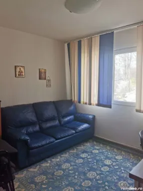 Proprietar , vand apartament , 4 camere cu centrala termica , boxa si loc parcare adp