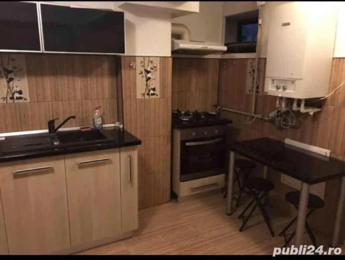 Apartament 4 camere - Apartament 4 camere demisol în Bucureștii Noi în spatele Teatrului Masca. 
La 3 minute de stația de metrou și parcul Bazilescu. 
Centrală termică proprie , bloc nou construit în 2007.