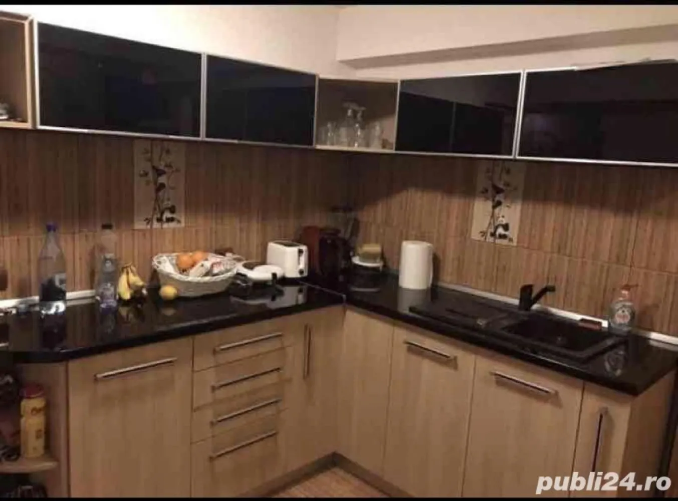 Apartament 4 camere - Apartament 4 camere demisol în Bucureștii Noi în spatele Teatrului Masca. 
La 3 minute de stația de metrou și parcul Bazilescu. 
Centrală termică proprie , bloc nou construit în 2007.