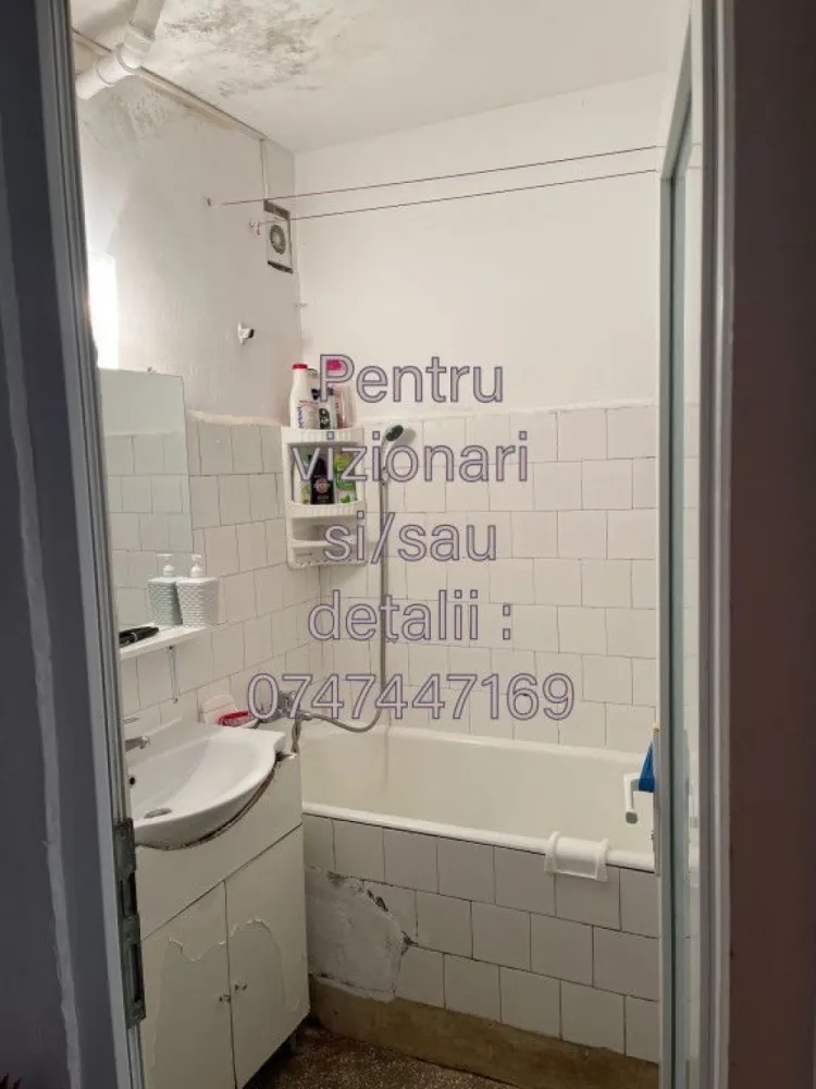 Apartament 4 camere Apusului - Apartment 4 camere cu 2 bai ( baie + wc de serviciu) , confort 2, pe strada Apusului sector 6.
Suprafata 59,58mp conform releveu. 
Etaj 8 din 10 , bloc dat in folosinta in 1972. 
Parchet, geamuri termopan, usi termopan la bai. 
Balcon inchis cu rama din cornier. 
Aer conditionat in sufragerie. 
Boxa pentru depozitare in subsolul blocului. 
Vis a vis de bloc este statia de autobuz Aragonitului , liniile 106 si 178. 
Blocul se afla la 15 min de metrou Gorjului/Pacii. 
In apropiere sunt scolile nr 198 si 160, magazine ( profi, mega image), piata Apusului, farmacii, policlinica Apusului. 

Accept plata si prin credit bancar.