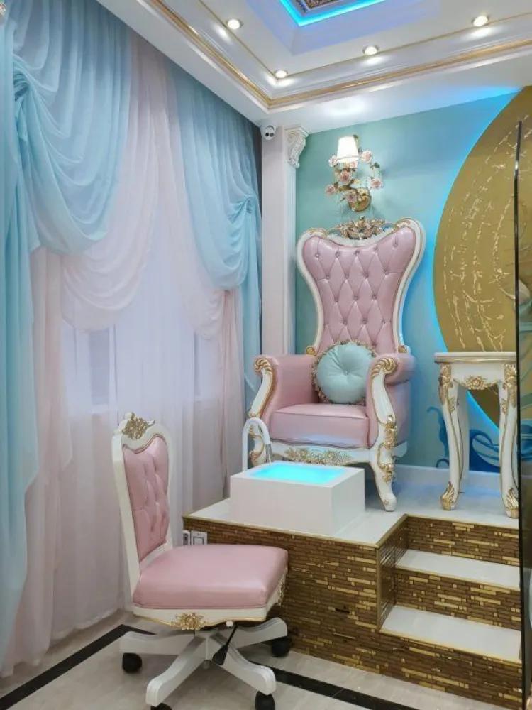 Vanzare Salon Infrumusetare de lux in Baneasa - Se vinde la cheie salon de frumusete de lux in zona Baneasa-Sisesti in complex rezidential Green Lake.

Posturi disponibile:
Coafor 2 scaune sau 1 coafor si 1 make-up 
Scafa 1 buc
Manichiura 4 posturi
Pedichiura 2 posturi
Gene false 1 pat
La subsol se mai pot amenaja 2 camere pentru cosmetica sau remodelare corporala.
Camera de sterilizare dotata la cele mai inalte standarde posibile!

Salonul detine vestiar si baie separata pentru angajati si clienti. Detine toate avizele necesare!

Salonul detine 3 locuri de parcare in fata acestuia.

Se poate vedea turul 3D a salonului aici: 
Sau dati clic pe vezi pe harta ; iar apoi selecteaza ;Street View 

Se vinde afacere la cheie in zona Baneasa-Sisesti. Salonul se afla in cartier rezidential Green Lake.

DIRECT DE LA PROPRIETAR! FARA COMISION!!!