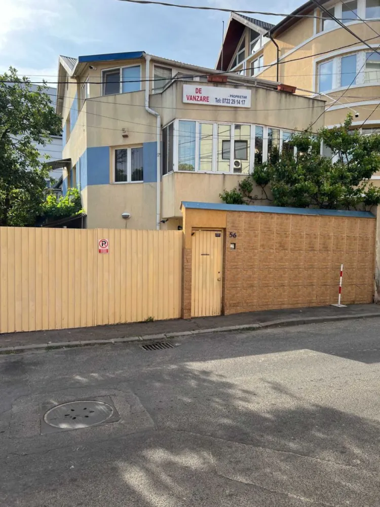 Casa Vila Splaiul Unirii P+2+pod si P+1 eventual schimb OFERTA - Casa Vila Splaiul Unirii P+2+pod si P+1 sunt doua corpuri in aceeasi casa cu intrari separate care se pot uni daca se doreste,pot locui doua familii separat sau schimb cu ceva mai mic,eventual si apartamente + diferenta
,casa are toate cerintele de la put propriu si Apa Nova, sistem de supraveghere,alarme,aer conditionat,centrala termica,garaj auto cu rampa,etc,se mai poate ridica un etaj deoarece parterul are ziduri groase de 80 cm inclusiv temelia,constructie an 2004,camerele 7 sunt foarte mari daca se doreste sediu de firma,casa NU a fost facuta de vanzare,unic propietar,mai multe detalii si mai multe poze ( nu sunt fotograf ),vizionare la telefon,PRETUL LA M3 CONSTRUIT ESTE CEL MAI MIC DIN ZONA