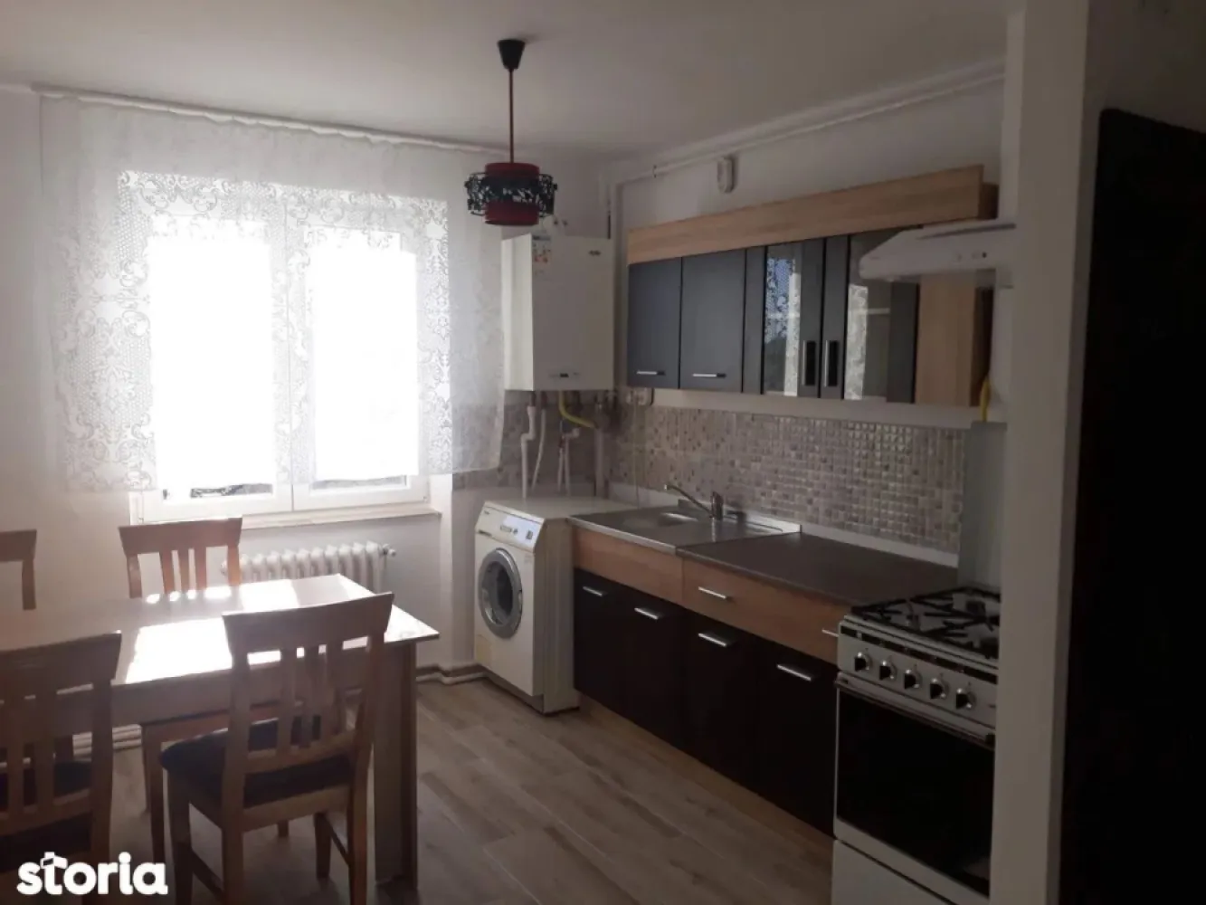 Ag EUROPA vinde ap. 2 cam renovat la etajul 4 în zona ultracentrala. - Agentia EUROPA vinde apartament finisat cu doua camere decomandate la etajul 4 în zona ultracentrala.