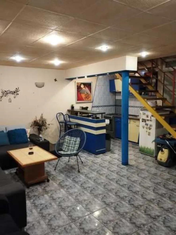 Casa Vila Splaiul Unirii P+2+pod si P+1 eventual schimb OFERTA - Casa Vila Splaiul Unirii P+2+pod si P+1 sunt doua corpuri in aceeasi casa cu intrari separate care se pot uni daca se doreste,pot locui doua familii separat sau schimb cu ceva mai mic,eventual si apartamente + diferenta
,casa are toate cerintele de la put propriu si Apa Nova, sistem de supraveghere,alarme,aer conditionat,centrala termica,garaj auto cu rampa,etc,se mai poate ridica un etaj deoarece parterul are ziduri groase de 80 cm inclusiv temelia,constructie an 2004,camerele 7 sunt foarte mari daca se doreste sediu de firma,casa NU a fost facuta de vanzare,unic propietar,mai multe detalii si mai multe poze ( nu sunt fotograf ),vizionare la telefon,PRETUL LA M3 CONSTRUIT ESTE CEL MAI MIC DIN ZONA
