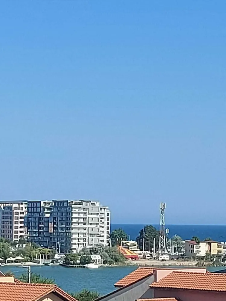 Proprietar , vand sau schimb garsoniera Mamaia Nord - Vand sau schimb garsoniera , an constructie 2016, utilata si mobilata , bloc curat , vecini foarte draguti
Dintre facilitati enumar:
-loc de parcare
-boxa
-38 mp utili
-mobilata :canapea , pat ,sifonier, mobila bucatarie, saltea -toate noi de la Dedeman
-masa si scaune
-TV
-frigider
-masina de spalat
-aer conditionat

Zona: strada M17, Mamaia Sat-Navodari, pe marginea lacului , priveliste deosebita catre lac si mare , fara posibilitatea de a se obtura vederea de alte blocuri in constructie

Accept si schimb cu garsoniera Bucuresti , minim 30 mp ,intr -o zona buna.

Pentru mai multe info va rog apel la 07*********19.Nu raspund la mesajele de pe olx decat rar din lipsa timpului.Multumesc