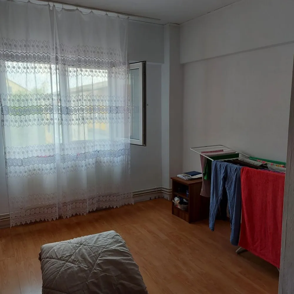 BRASADAS vinde ap 3 cam Etaj 4/4 in Micro 16. - Agenția imobiliara BRASADAS vinde apartament cu 3 camere situat la etajul 4/4 în Micro 16. Centrala termica aste recent schimbata. 
www.brasadas.com.