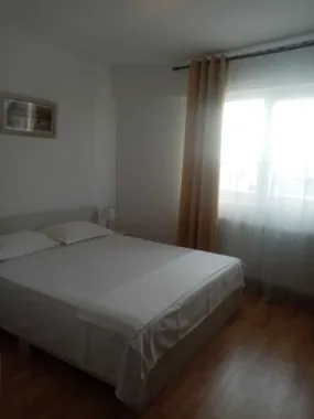 Proprietar -Vând apartament spațios la mare