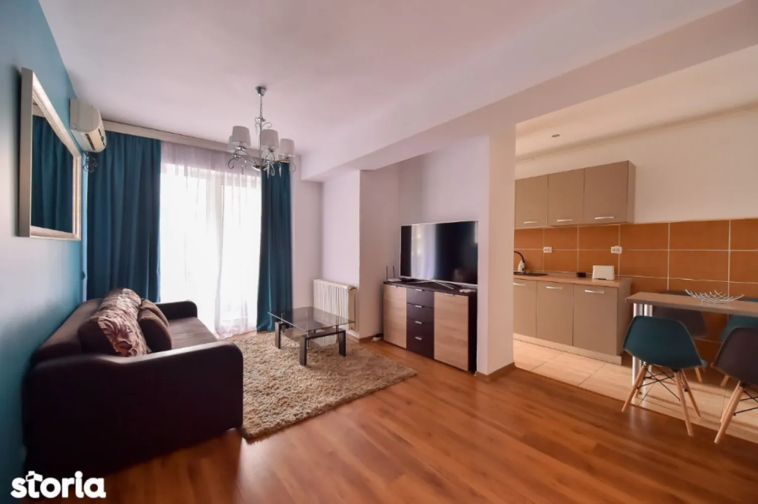 Apartament de vanzare 2 camere , Summerland, Mamaia - Apartament situat pe malul marii , situat in Summerland, zona de maxim interes pentru o investitie. Are vedere laterala la mare, este compus din dormitor , zona de living,hol, bucatarie, 2 bai si terasa generoasa. Este situat la etajul 1 , in blocul cu Bar Pasticeria.